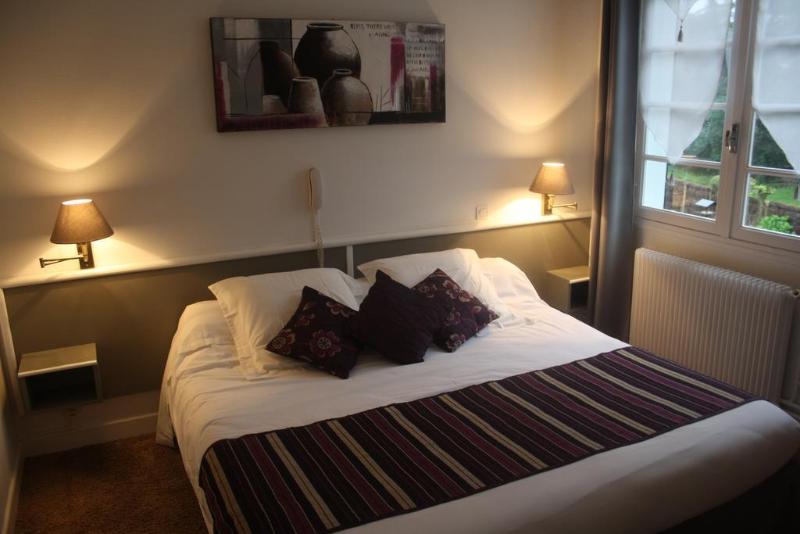 Отель Logis Hôtel Emeraude Des Bois