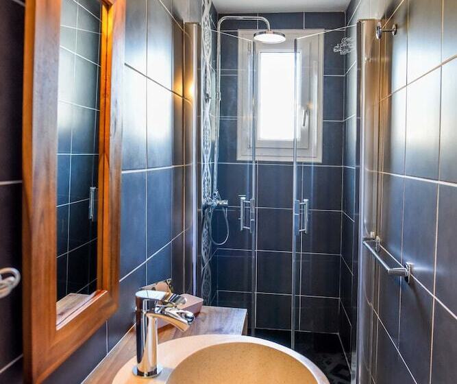 Отель Logis Hôtel Emeraude Des Bois