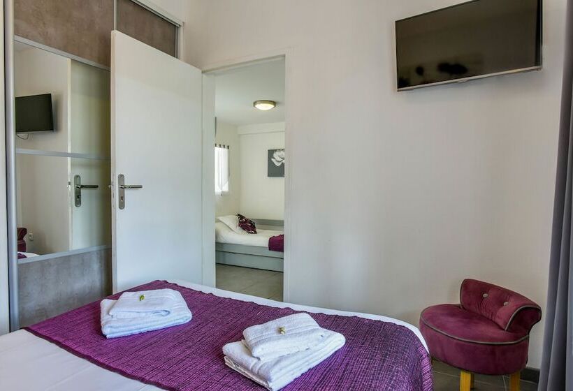 Отель Logis Hôtel Emeraude Des Bois