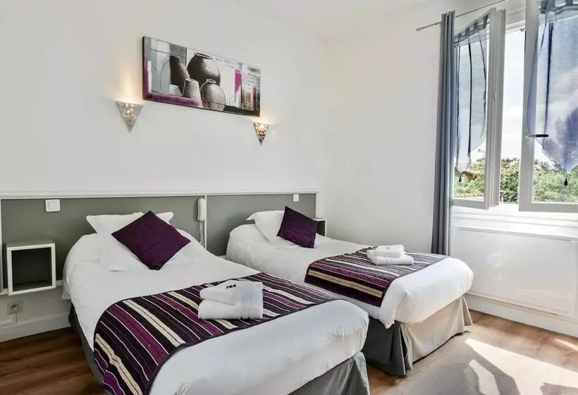 Отель Logis Hôtel Emeraude Des Bois