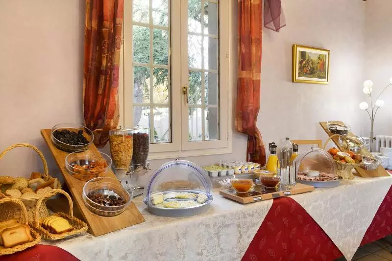 酒店 Logis Manoir De La Giraudiere