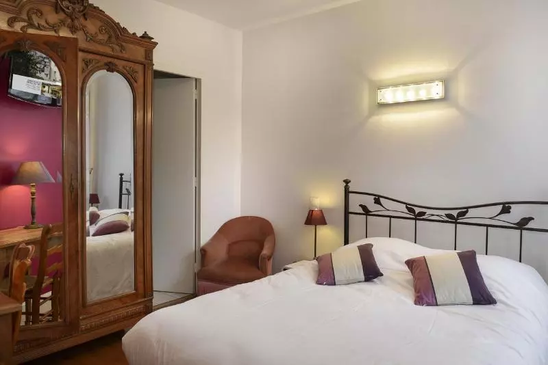 酒店 Logis Manoir De La Giraudiere