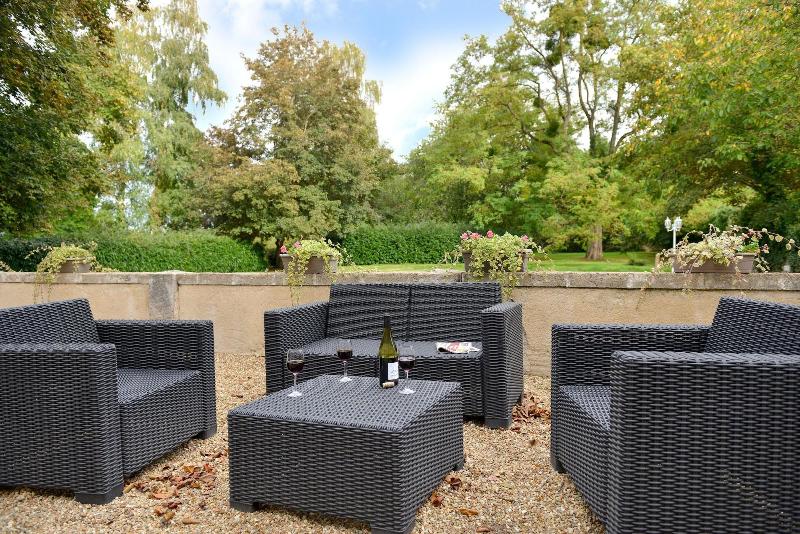 Отель Logis Manoir De La Giraudiere