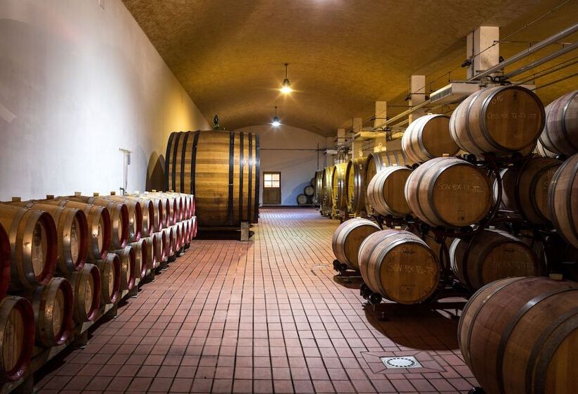 Отель Castello Di Meleto