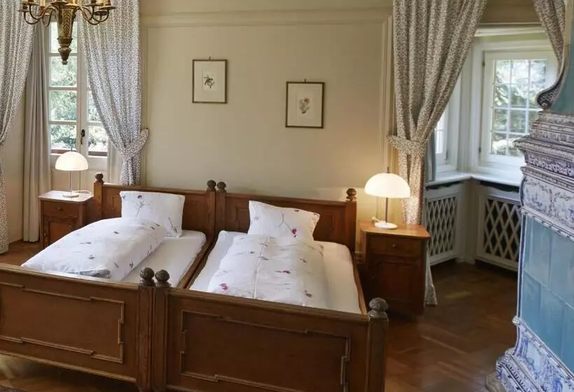 هتل Chesa Spuondas