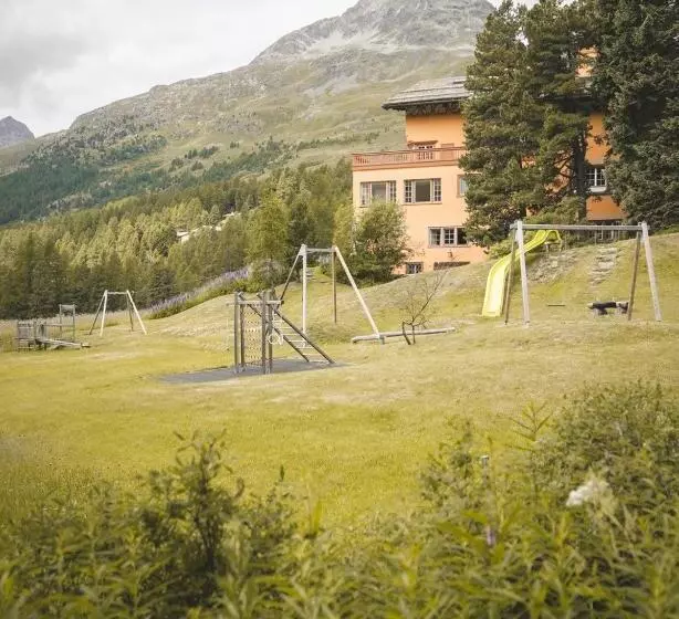 هتل Chesa Spuondas