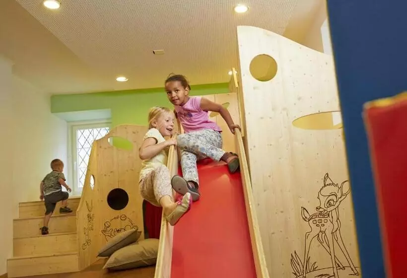 هتل Chesa Spuondas