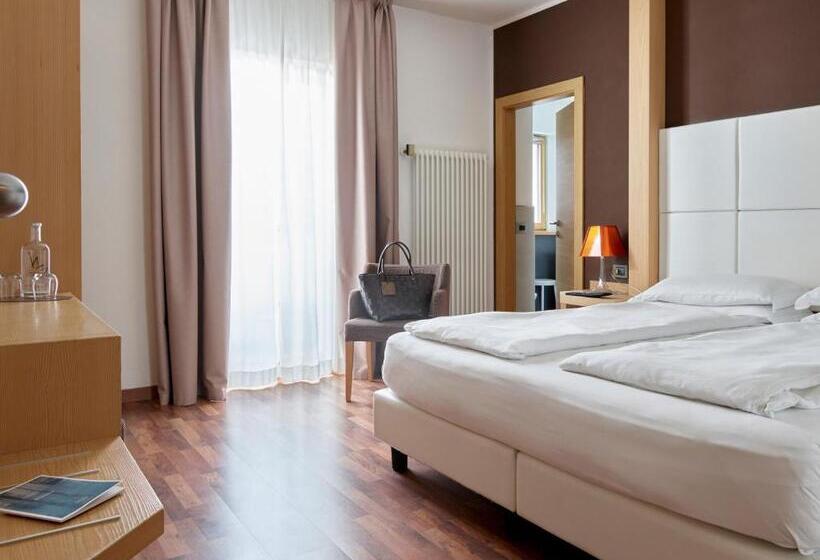 酒店 Corona Dolomites