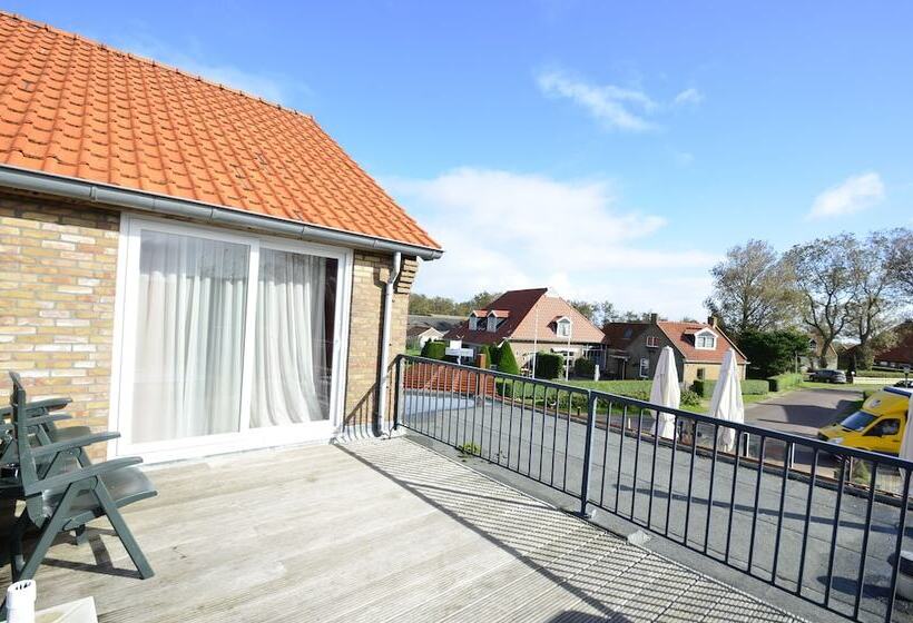 בית מלון כפרי Dolores Ameland