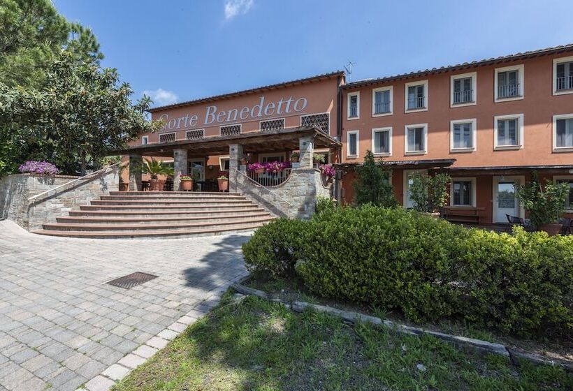 هتل Agriturismo Corte Benedetto