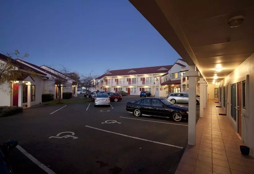 Aubyn Court Spa Motel