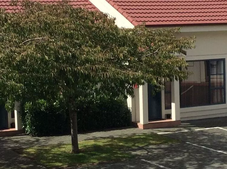 Aubyn Court Spa Motel