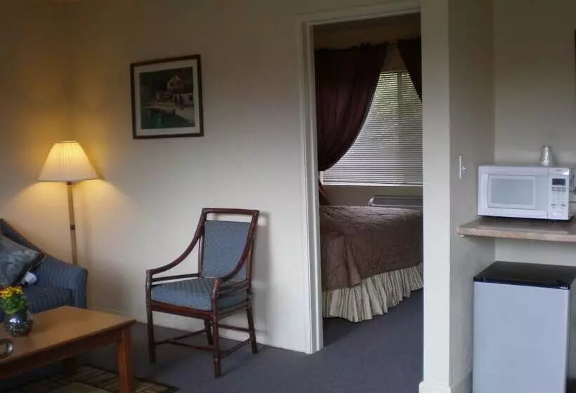 Отель Rainbow Lodge