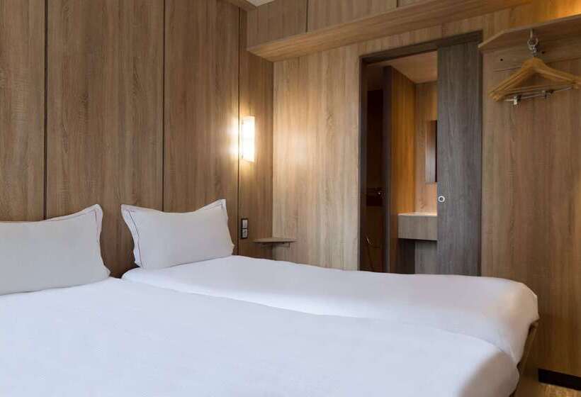 בית מלון כפרי The Originals Access Aéroport, Hôtel Aurillac