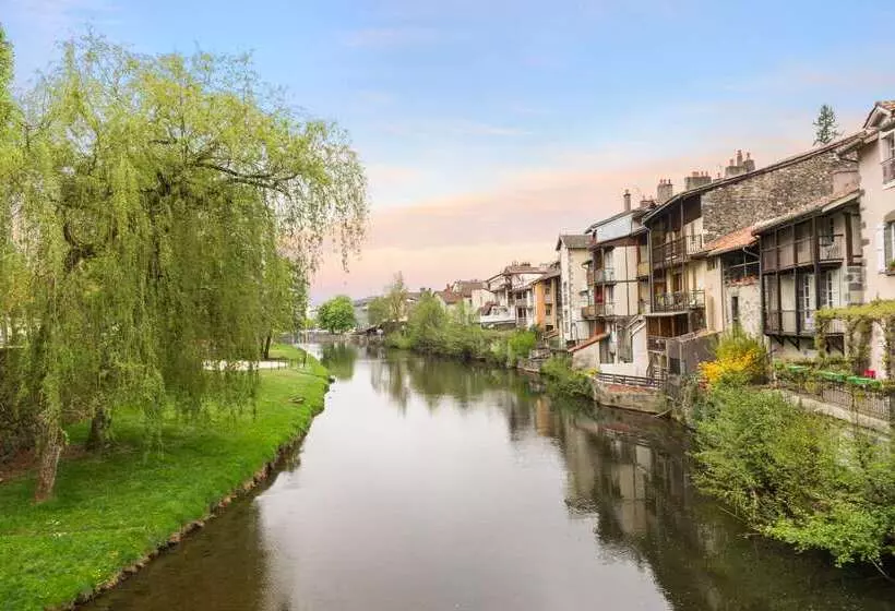 هتل The Originals Access Aéroport, Hôtel Aurillac