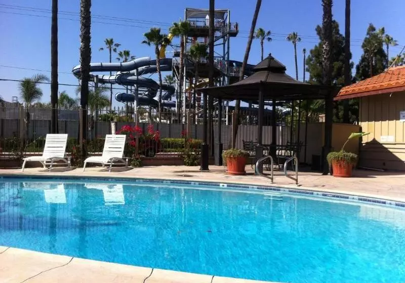 Мотель Best Inn & Suites