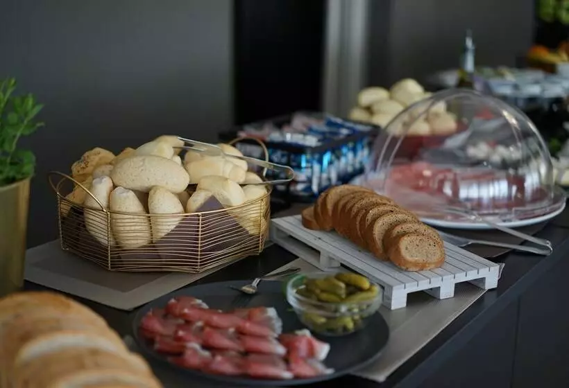 Hotelli Aplo Breakfast Experience