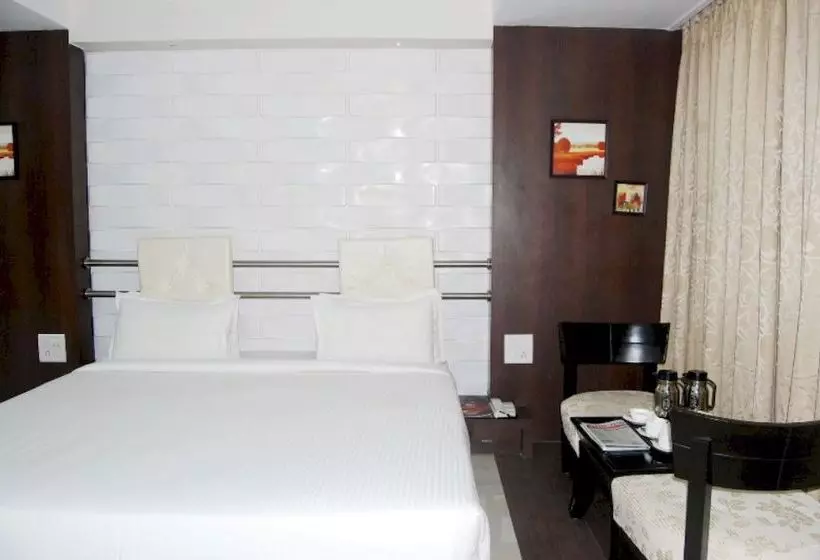 Fabhotel Om Sai International