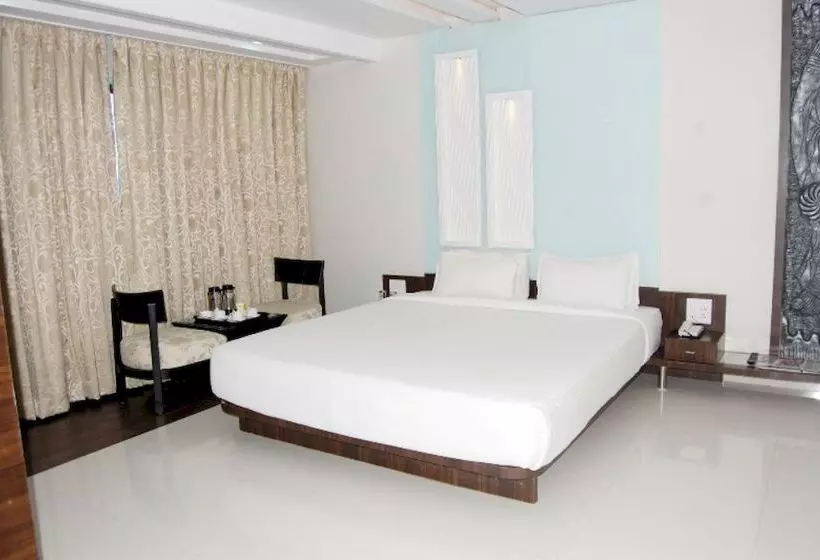 Fabhotel Om Sai International