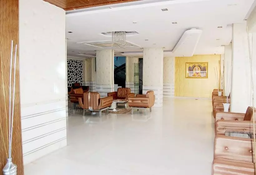 Fabhotel Om Sai International
