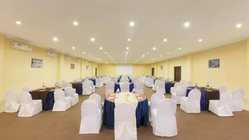 هتل Sterling Puri