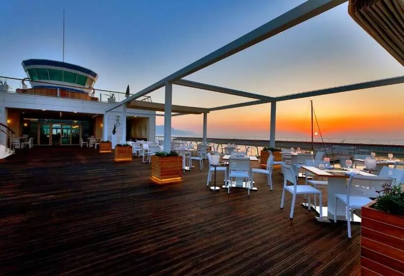 בית מלון כפרי Yacht Club Marina Di Loano