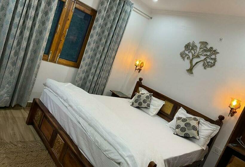 בית מלון כפרי Mrig Valley Resort, Homestay & Banquet