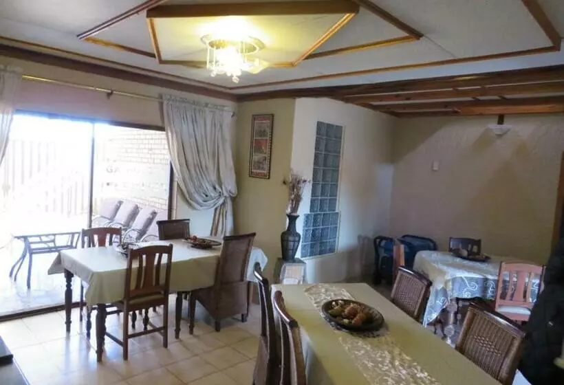 ベッドアンドブレックファースト Kgatholoha Guest House