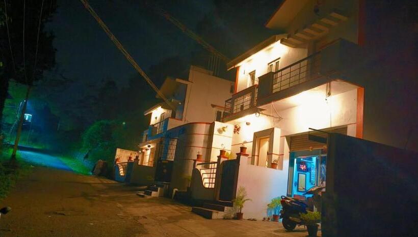 호텔 Royal Black Pepper Cottage