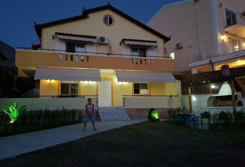 פנסיון Villa Ndreca