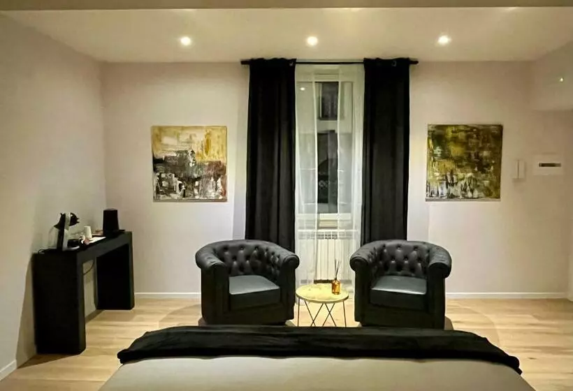 تختخواب و صبحانه La Piazzetta Suite