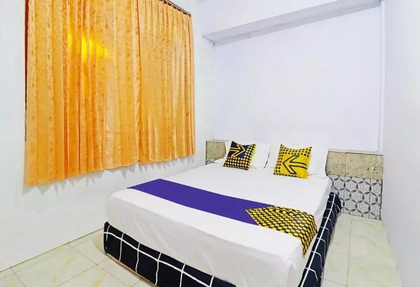 هتل Spot On 91222 Kanjeng Mami Homestay Syariah