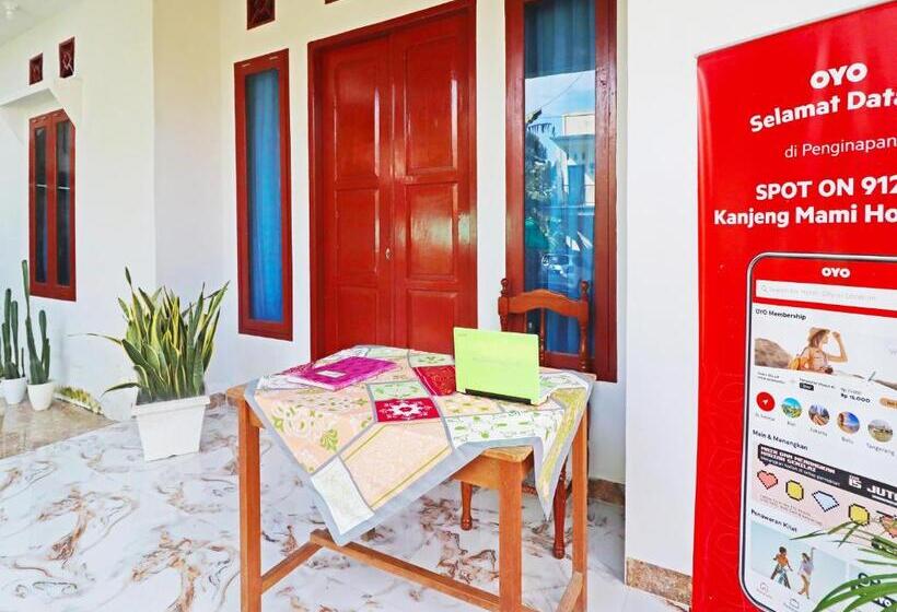 호텔 Spot On 91222 Kanjeng Mami Homestay Syariah