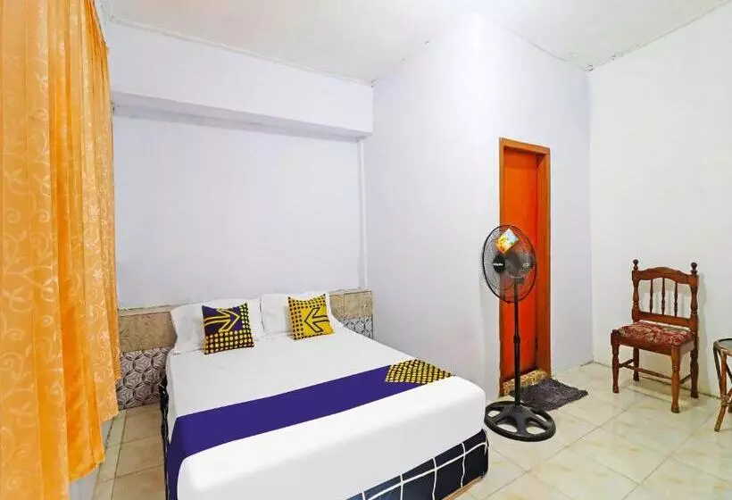 هتل Spot On 91222 Kanjeng Mami Homestay Syariah