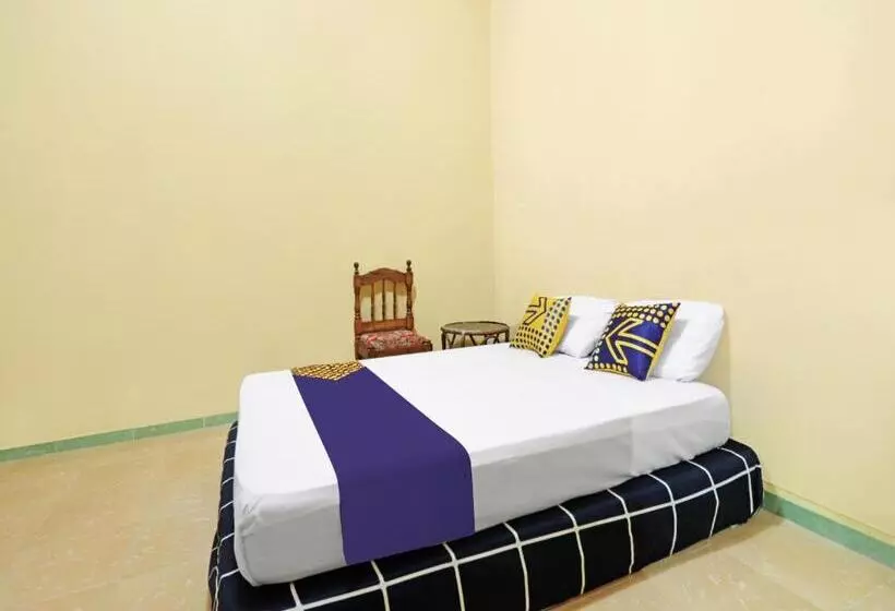 هتل Spot On 91222 Kanjeng Mami Homestay Syariah