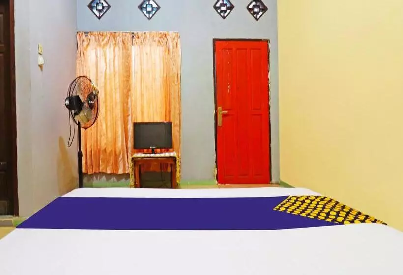 هتل Spot On 91222 Kanjeng Mami Homestay Syariah