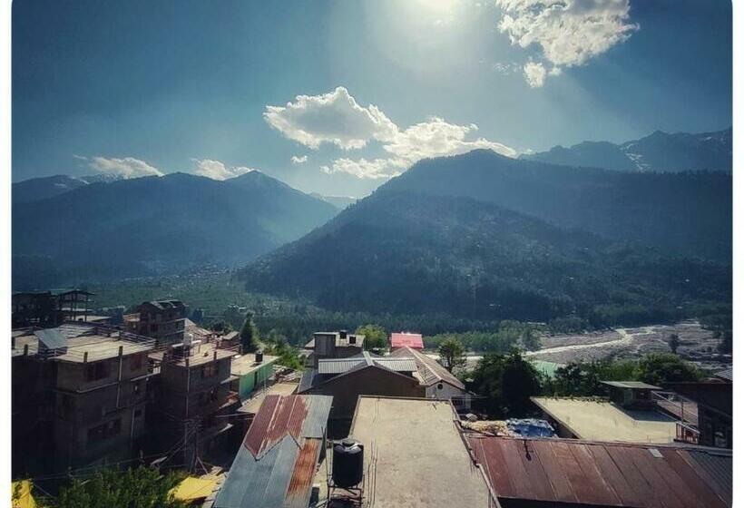 פנסיון Enchanted Cottage