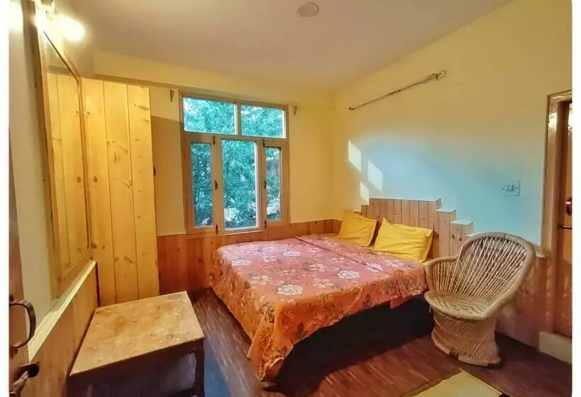 ペンション Enchanted Cottage