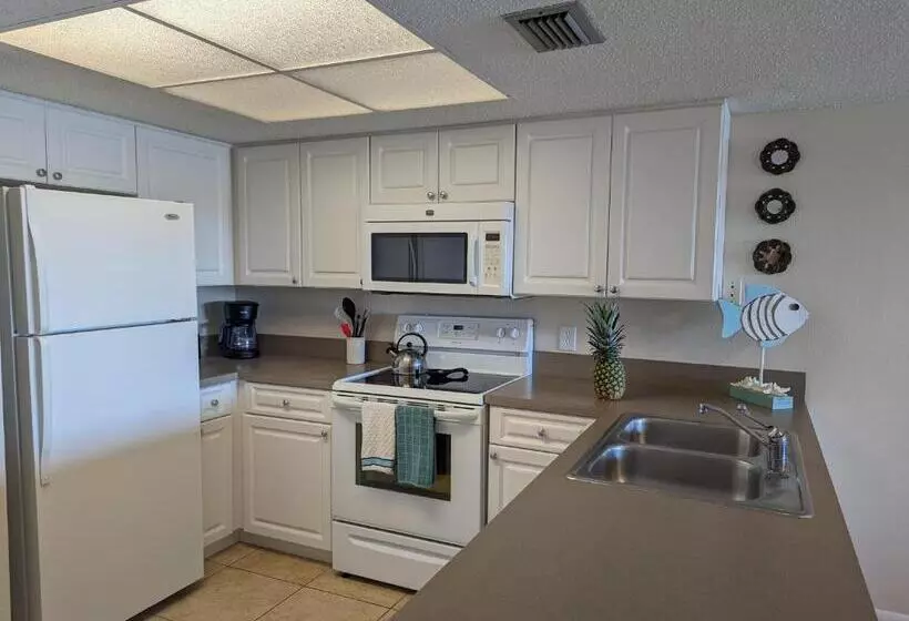 Sea Club Condo #103