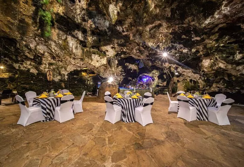 هتل Flamingo by PrideInn