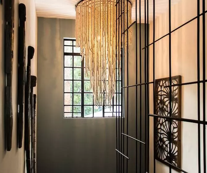 هتل Latitude 13 Degrees