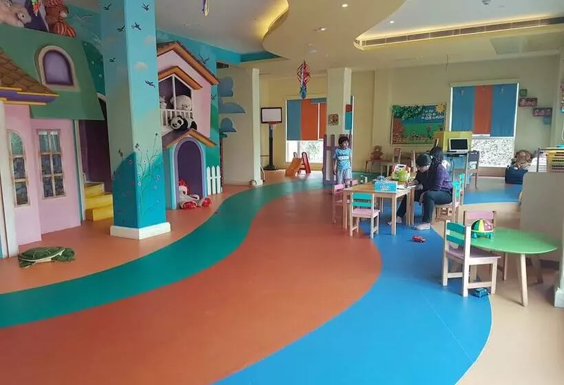 Hotel The Palms Town & Country Club   Resort