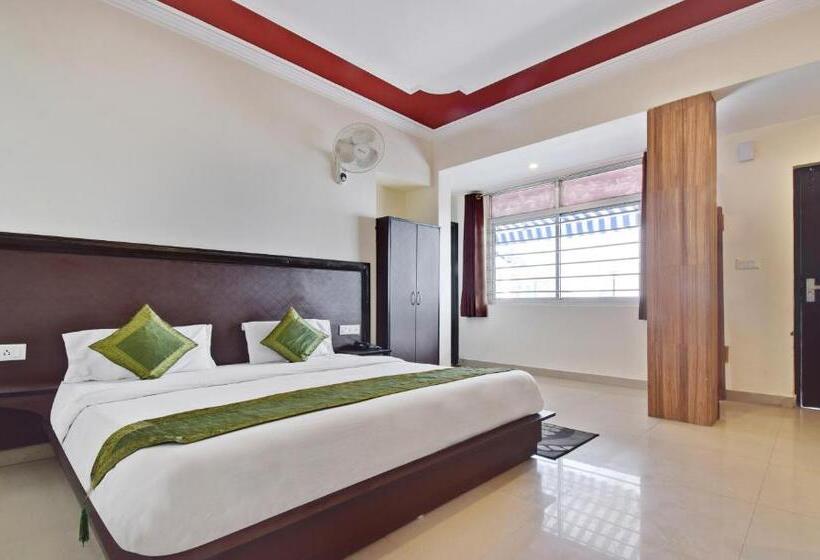 ホテル Treebo Mayur, Mall Road