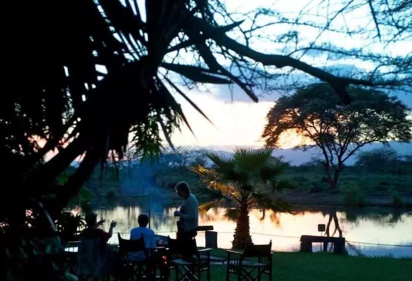 هتل Voyager Ziwani Tented Camp