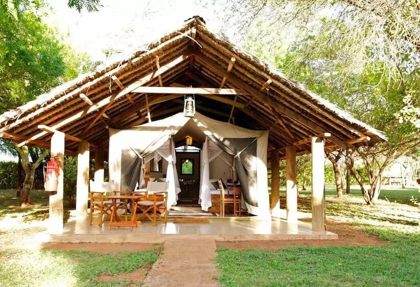 هتل Voyager Ziwani Tented Camp