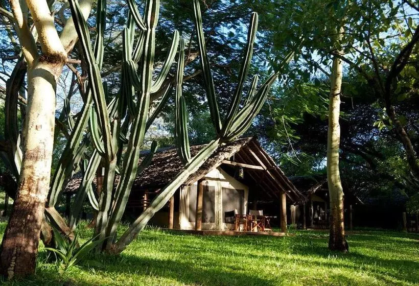 هتل Voyager Ziwani Tented Camp