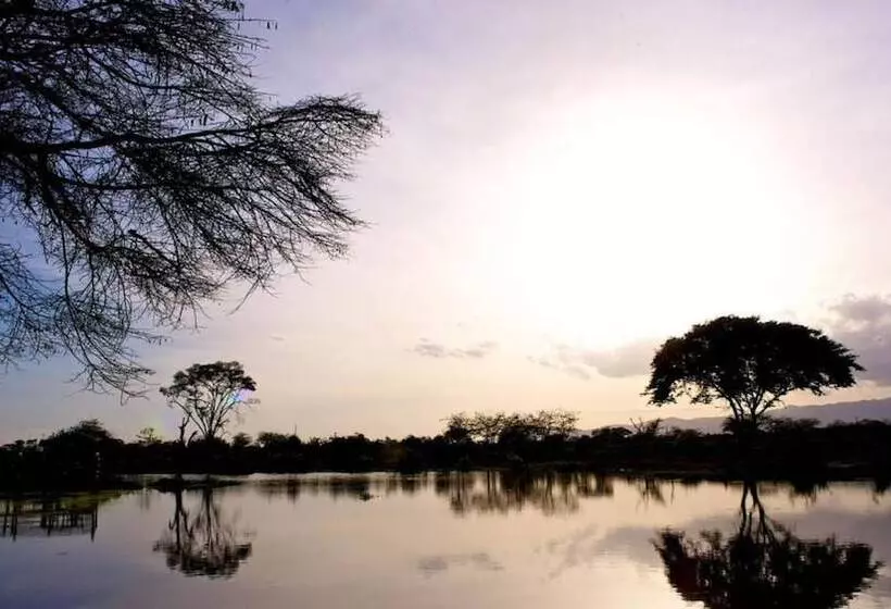 هتل Voyager Ziwani Tented Camp