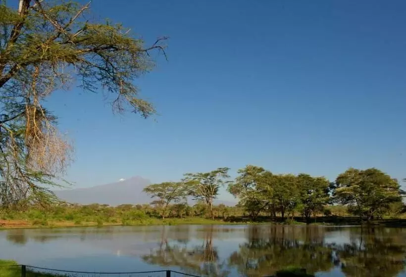 هتل Voyager Ziwani Tented Camp