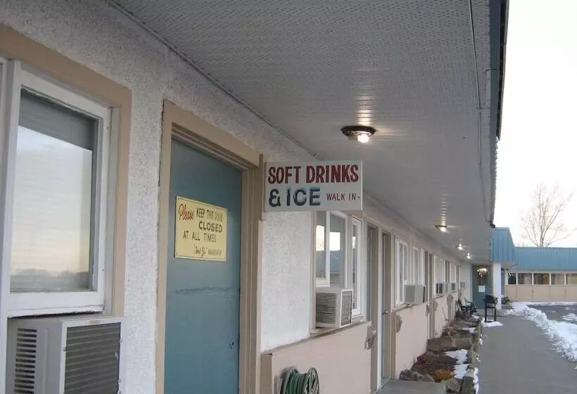 Parkway Motel & European Lodges