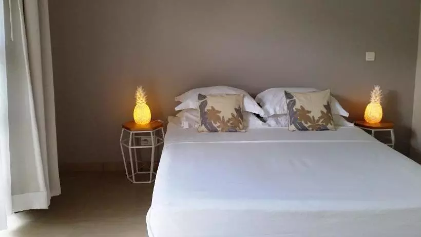 پانسیون Fare Suisse Tahiti Guesthouse